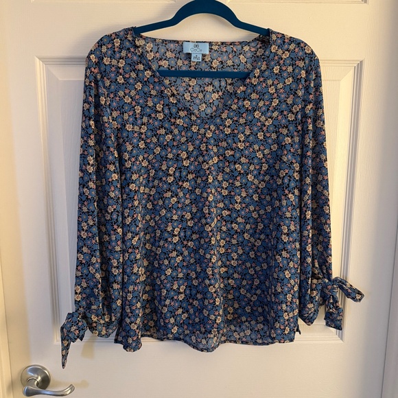 CeCe floral top, size Medium - Picture 1 of 9